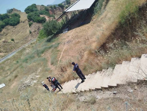 Bisikletiyle dereye uçan çocuk hayatını kaybetti
