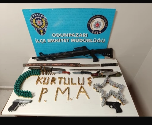 Bisikletle &ccedil;arptığı vatandaşı tehdit eden şahsın tutuklandı
