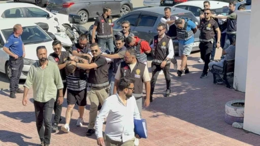 Bitez&rsquo;deki cinayet soruşturmasında 7 ş&uuml;pheli adliyeye sevk edildi
