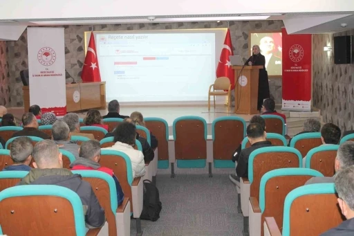 Bitki koruma &uuml;r&uuml;n&uuml; ve g&uuml;bre bayilerine bilgilendirmesi yapıldı

