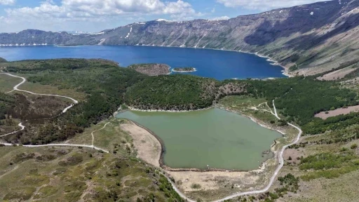 Bitlis&rsquo;in doğa harikası Nemrut&rsquo;ta hafta sonu hareketliliği
