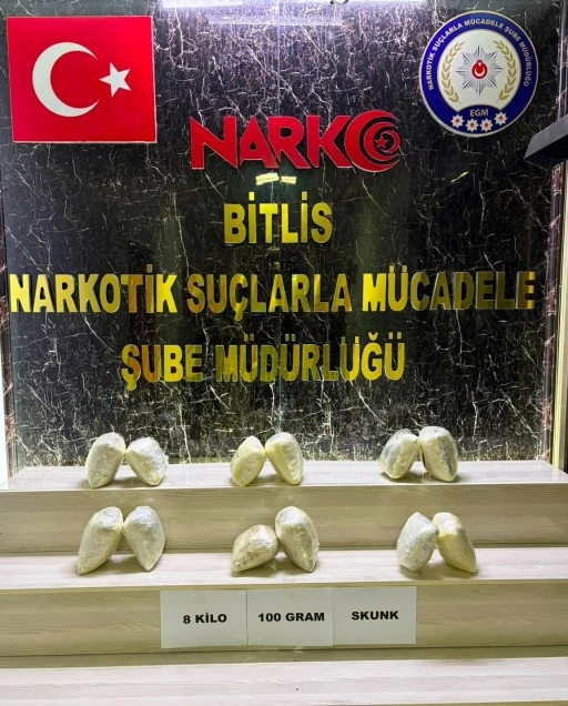 Bitlis&rsquo;te ara&ccedil;tan 8 kilo 100 gram skunk &ccedil;ıktı
