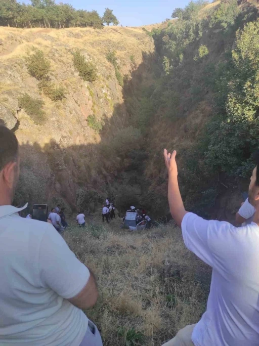 Bitlis’te otomobil uçuruma yuvarlandı: 1 ağır yaralı
