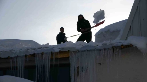 Bitlis&rsquo;te soğuk hava etkisini s&uuml;rd&uuml;r&uuml;yor
