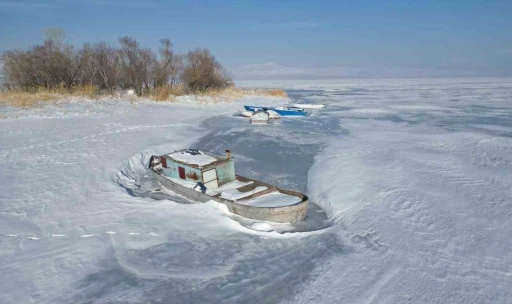 Bitlis&rsquo;te t&uuml;m g&ouml;ller buz tuttu
