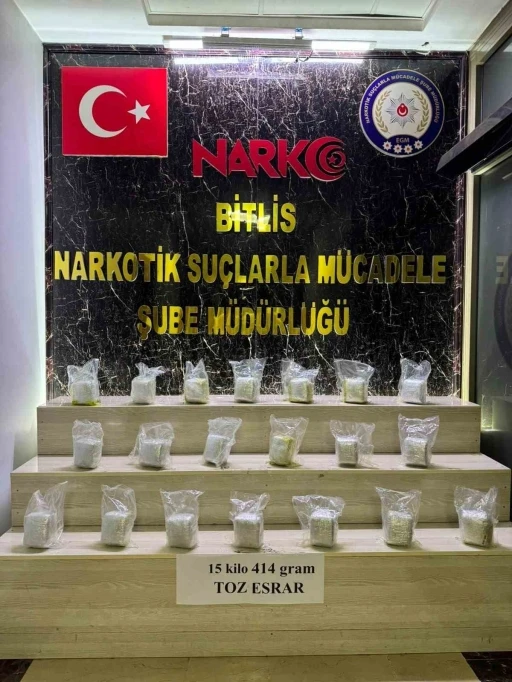 Bitlis&rsquo;te yakıt deposuna gizlenen 15 kilo esrar ele ge&ccedil;irildi
