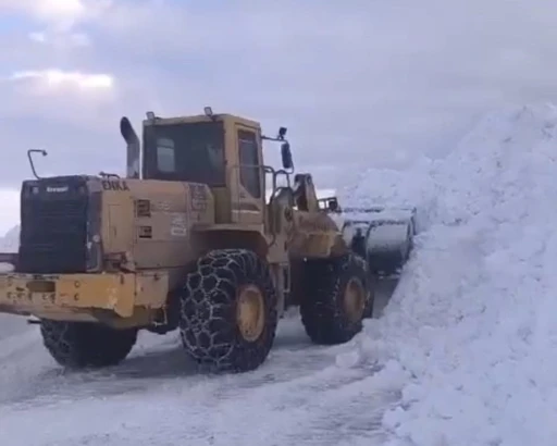 Bitlis&rsquo;te yol a&ccedil;ma ve genişletme &ccedil;alışmaları s&uuml;r&uuml;yor
