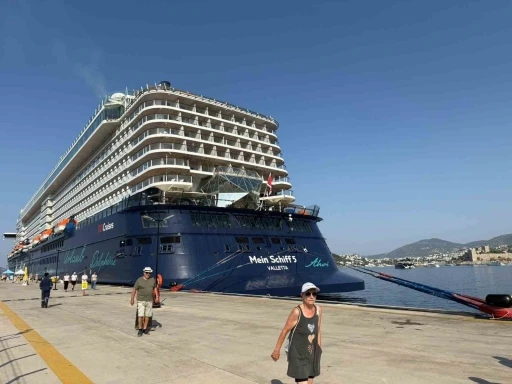 Bodrum&rsquo;a 2 bin 746 yolcuyla geldi
