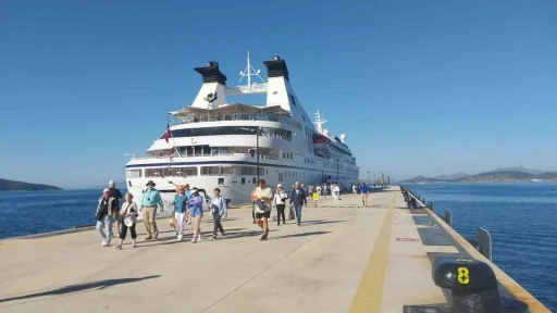 Bodrum&rsquo;a 274 yolcusuyla geldi
