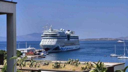 Bodrum&rsquo;a 3 gemiyle 2 bin 761 turist geldi
