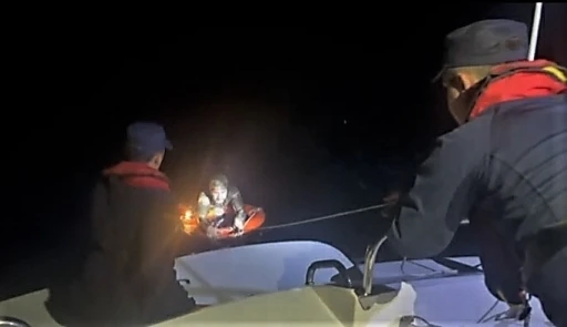 Bodrum açıklarında bitkin düşen düzensiz göçmen kurtarıldı
