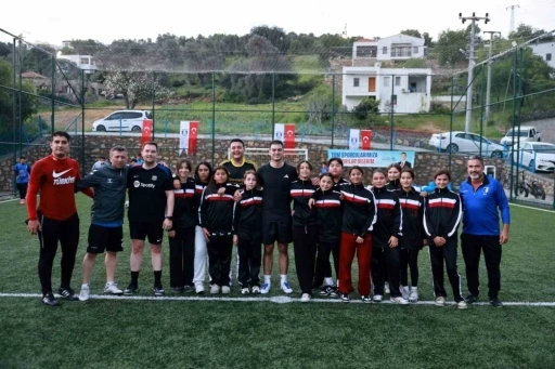 Bodrum &Ccedil;iftlik Halı Saha Tesisleri vatandaşların kullanımına a&ccedil;ıldı
