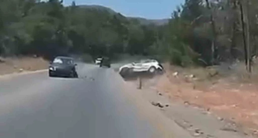 Bodrum&rsquo;da 2 kişinin yaralandığı kaza anı kamerada
