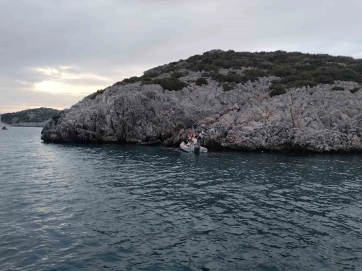 Bodrum’da bot kayalıklara çarptı: 4 yaralı
