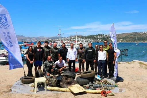 Bodrum’da Deniz Dibi Temizliği Sürüyor