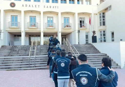BODRUM&rsquo;DA G&Ouml;&Ccedil;MEN KA&Ccedil;AK&Ccedil;ILIĞINA 9 TUTUKLAMA
