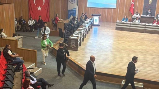 Bodrum’da meclis üyeleri kendilerine söz verilmediğini idda ederek salonu terk etti
