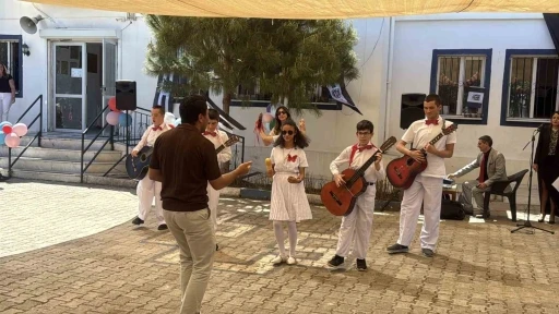 Bodrum&rsquo;da &ouml;zel &ouml;ğrencilerden alkışlanan performans: "Hem vals yaptılar hem at&ouml;lye a&ccedil;tılar"
