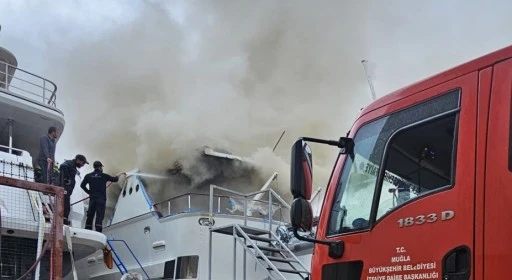 BODRUM&rsquo;DA SADRİ ŞENER&rsquo;İN MOTORYATINDA YANGIN &Ccedil;IKTI