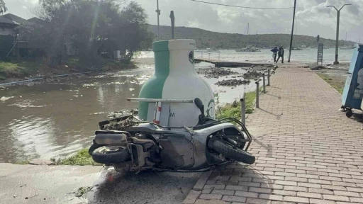 Bodrum’da selin ardından fırtına: &quot;Tekneler karaya oturdu, denizin rengi değişti&quot;
