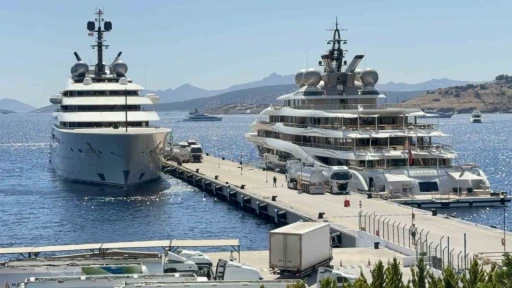 Bodrum&rsquo;da s&uuml;per yatlara 21 tankerle 600 bin litre yakıt ikmali
