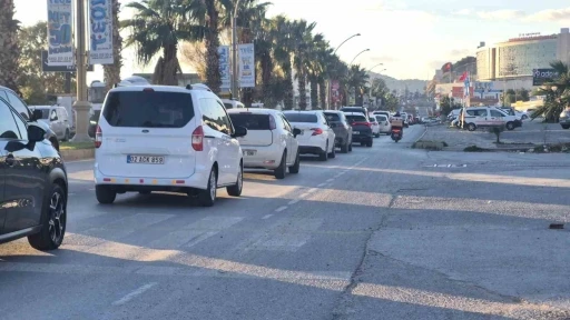 Bodrum&rsquo;da yeni yıl trafiği: "Uzun ara&ccedil; kuyrukları oluştu"

