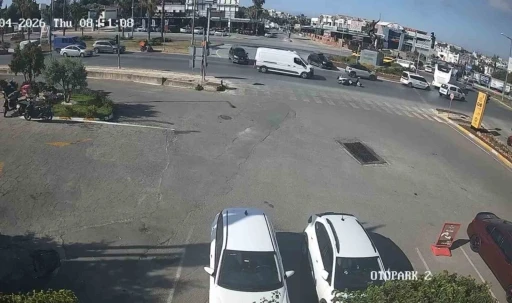 Bodrum&rsquo;daki kaza kamerada: "Motosiklet savruldu, 2 kişi yaralandı"
