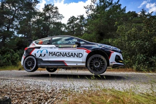Bodrum Rallisi, b&uuml;y&uuml;k &ccedil;ekişmeye sahne olan etapların ardından tamamlandı
