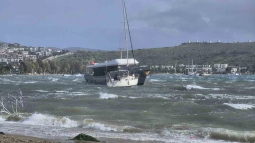 Bodrum&rsquo;u kuvvetli fırtına vurdu
