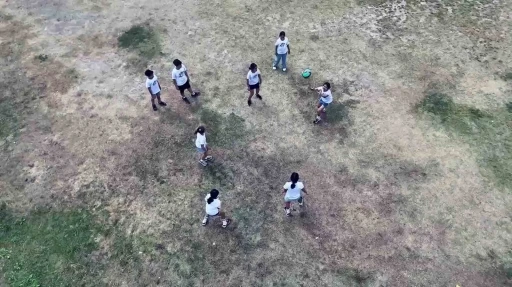 Bodrumlu çocuklardan anlamlı mesaj: Bırak tableti telefonu, hayatı kaçırma
