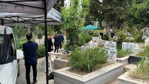 Boğazına &ccedil;ilek ka&ccedil;arak hayatını kaybeden minik Mustafa Mersin&rsquo;de toprağa verildi
