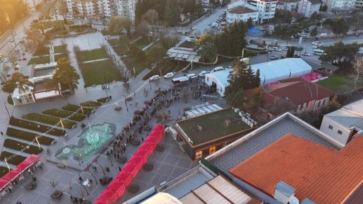 Bolu Belediyesi iftar &ccedil;adırına yoğun ilgi
