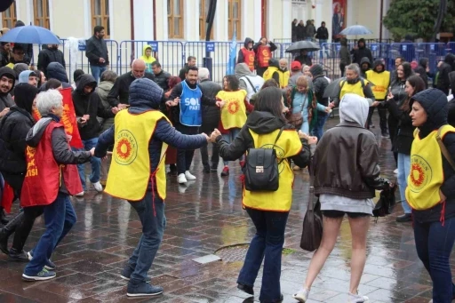 Bolu&rsquo;da 1 Mayıs yağmur altında halaylarla kutlandı
