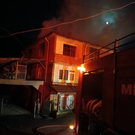 Bolu&rsquo;da 3 katlı binada yangın &ccedil;ıktı
