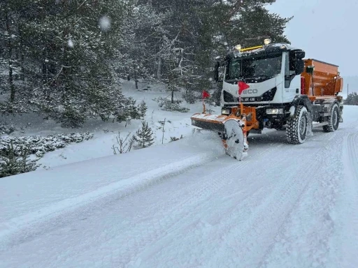Bolu&rsquo;da 486 k&ouml;y yolundan 263&rsquo;&uuml; ulaşıma kapandı: "Zorunlu olmadık&ccedil;a trafiğe &ccedil;ıkmayalım"
