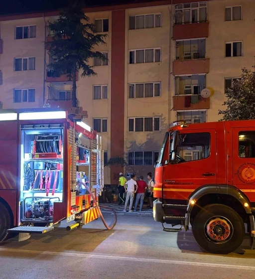 Bolu’da 5 katlı apartmanda yangın paniği
