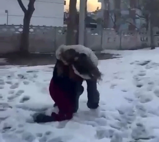 Bolu&rsquo;da akran zorbalığı: Ortaokul &ouml;ğrencilerinin &ouml;n&uuml;n&uuml; kesip darp ettiler
