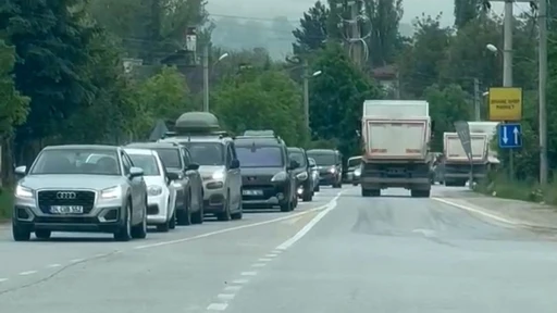 Bolu&rsquo;da alternatif yollarda uzun ara&ccedil; kuyrukları oluştu
