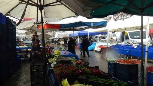 Bolu’da aniden bastıran yağmur hayatı olumsuz etkiledi
