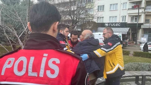 Bolu&rsquo;da bankta oturan erkeğe s&ouml;zl&uuml; tacizde bulunduğu iddia edilen yaşlı adam darp edildi
