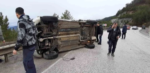 Bolu&rsquo;da cenaze d&ouml;n&uuml;ş&uuml; kaza: 2 yaralı

