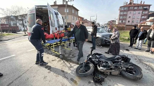 Bolu&rsquo;da ciple &ccedil;arpışan motosikletli yaralandı
