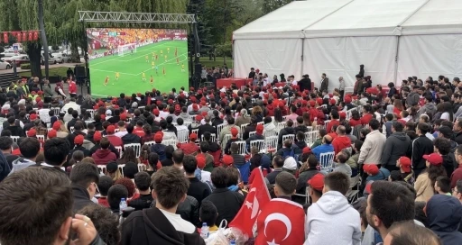 Bolu&rsquo;da &rsquo;D&uuml;nya Kupası&rsquo; coşkusu sokağa taştı: Anıtpark&rsquo;ta tarihi heyecan
