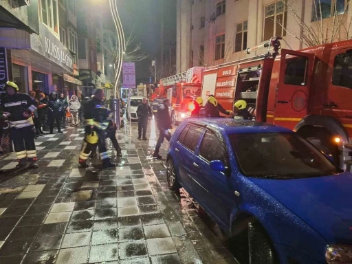 Bolu&rsquo;da gece saatlerinde korkutan yangın: 2 yaralı
