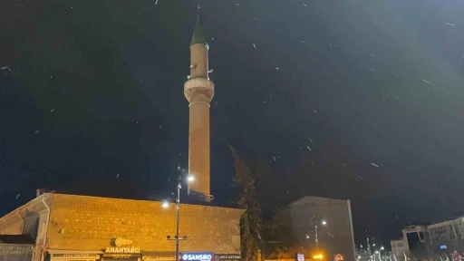 Bolu&rsquo;da kar yağışı etkili oluyor
