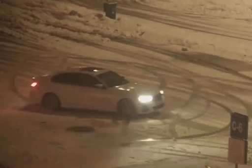 Bolu&rsquo;da karla kaplı tesiste &lsquo;drift&rsquo; keyfi pahalıya patladı
