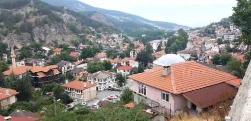 Bolu’da kaya düşmesi riski altındaki evler için tahliye kararı: 30 gün süre verildi
