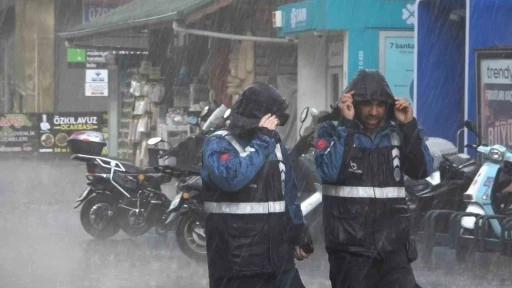 Bolu&rsquo;da kuvvetli sağanak hayatı olumsuz etkiledi
