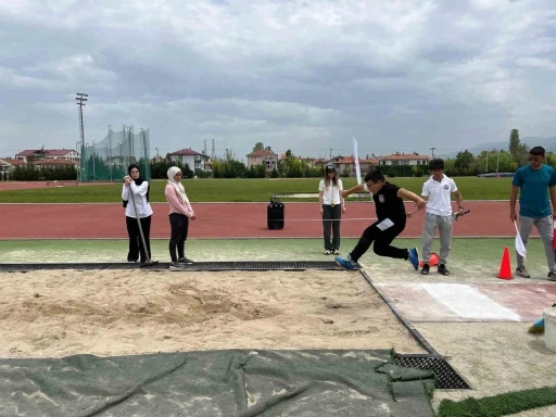 Bolu’da minikler atletizm şenliği renkli görüntülere sahne oldu
