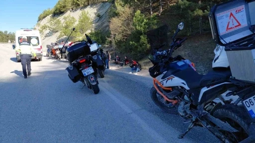 Bolu&rsquo;da motosikletler peş peşe kaza yaptı: 2 yaralı
